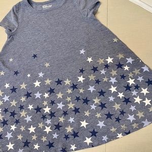 Adorable flowing Tshirt - a-line flow to it. Fits 3t-6t, tag: 4T